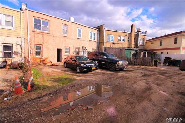 6 Davison Plz, East Rockaway, NY 11518
